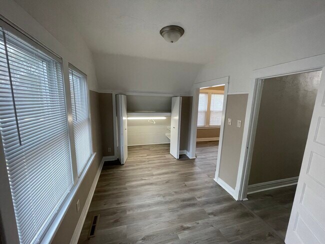 Main Bedroom 02 - 5434 N Lotus Ave