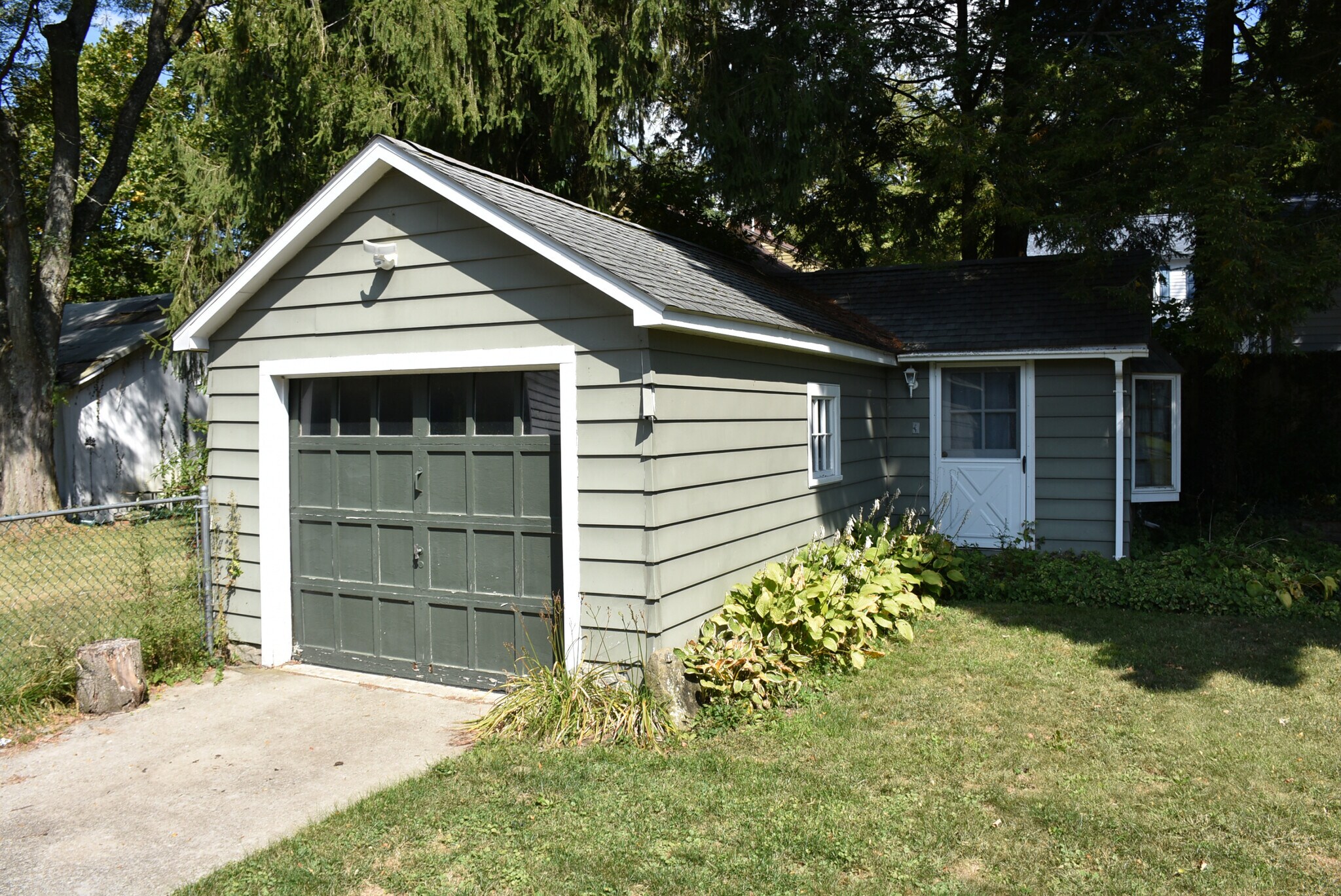 Building Photo - 351 Ravine St