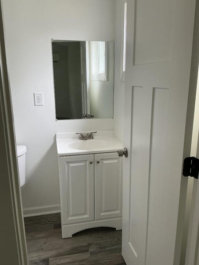 Building Photo - 2 Smith Rd