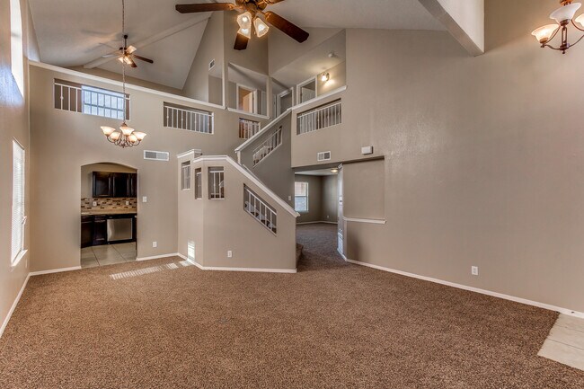 Building Photo - 3 Bedroom Northeast home for rent