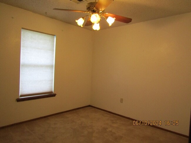 Building Photo - Great home located in Terrace Hills!