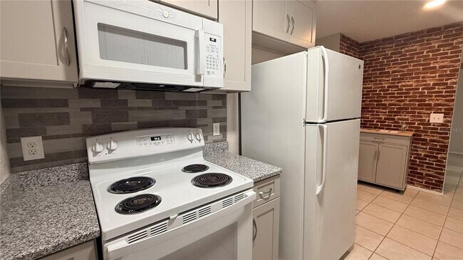 Building Photo - 7846 Royal Hart Dr