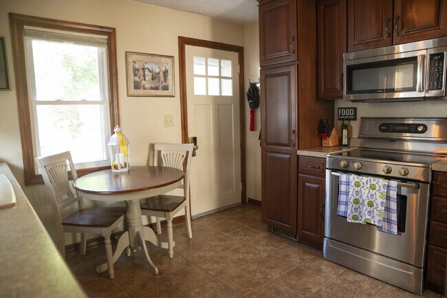 Building Photo - Beautifully Renovated 4-Bedroom Home with Fenced Backyard!