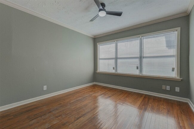 Building Photo - 2043 Alta Vista St