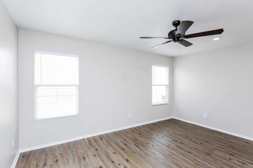 Building Photo - 16737 Woodside Dr