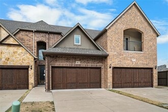 Building Photo - 800 Newhaven Dr