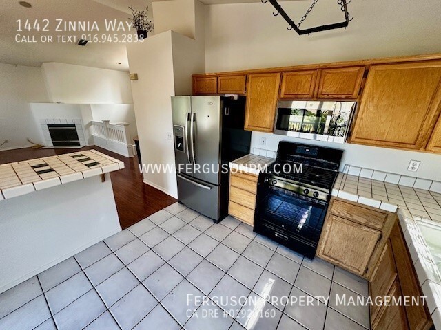Building Photo - 1442 Zinnia Way