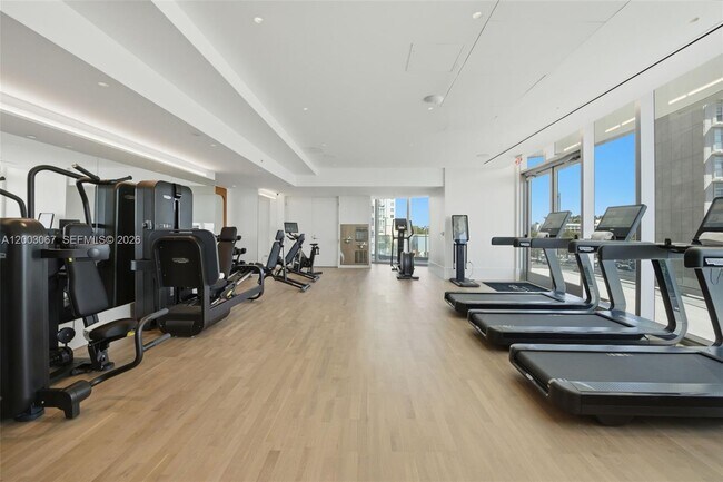 Building Photo - 175 SE 25th Rd