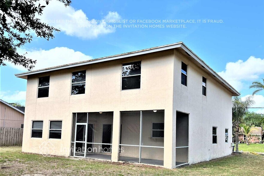 Building Photo - 2201 SW Susset Ln