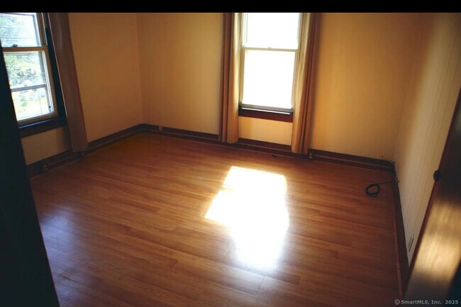 Building Photo - 173 Wakelee Ave