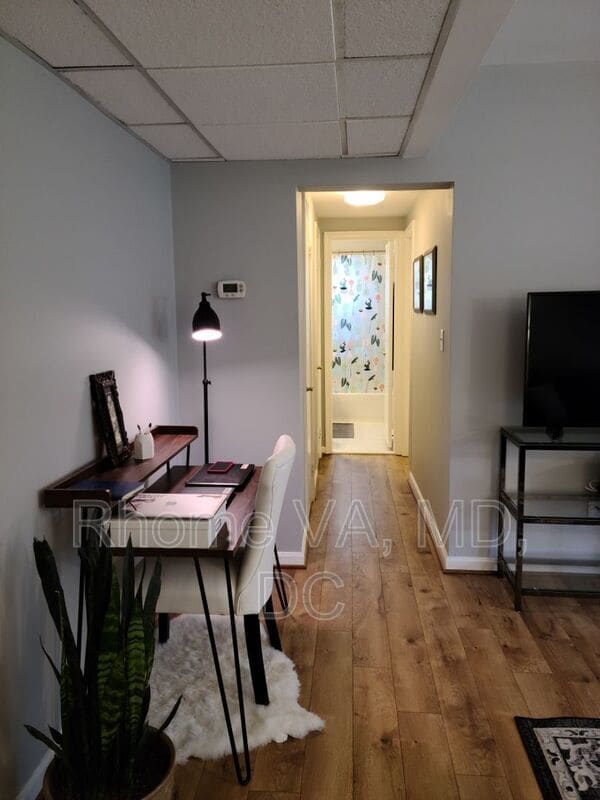 Building Photo - 1720 Queens Ln