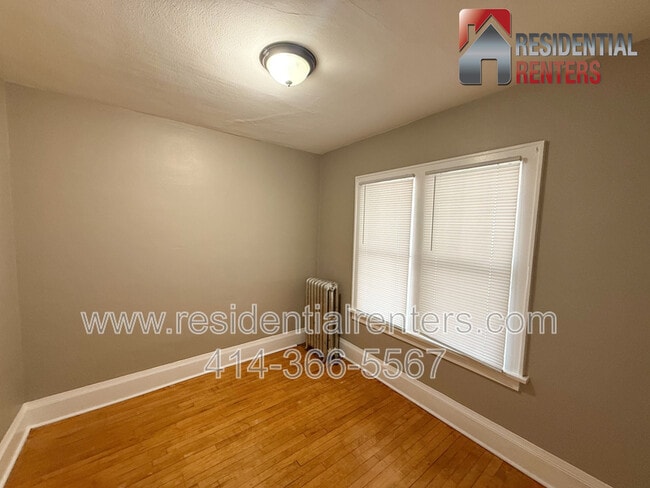 Building Photo - 1637 S 68th St