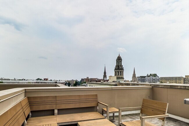 Building Photo - Gorgeous 2 bedroom 2 bath condo just steps from Columbia Hgts center $3,550