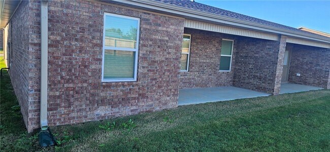 Building Photo - 626 NW 69th Ave