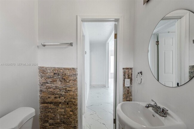 Building Photo - 988 NW 10th St