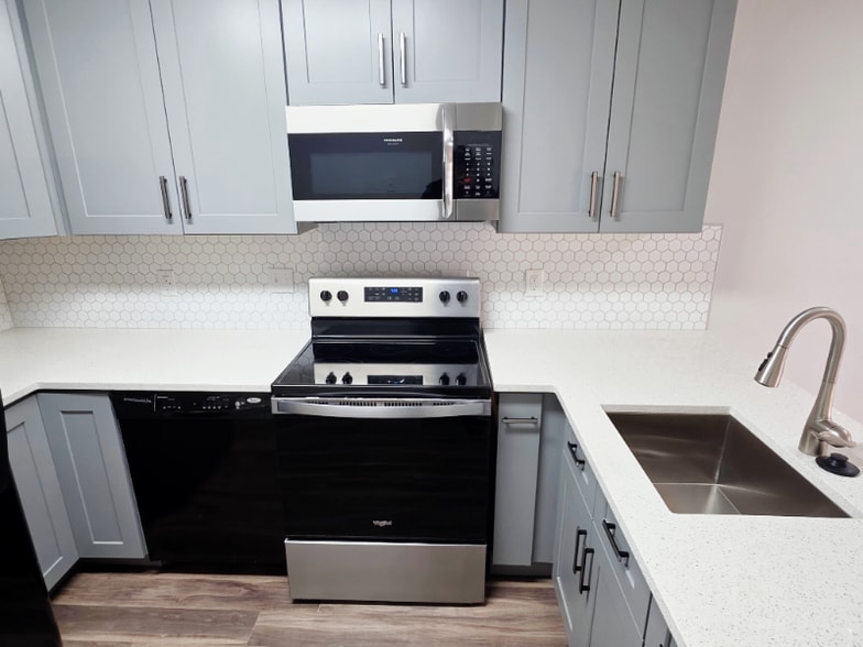 Building Photo - 93 Stone Hill Ct