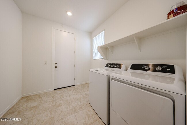 Building Photo - 7679 Nosean Rd