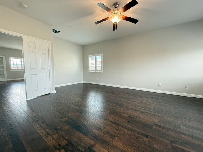 Building Photo - 132 Dunblane St