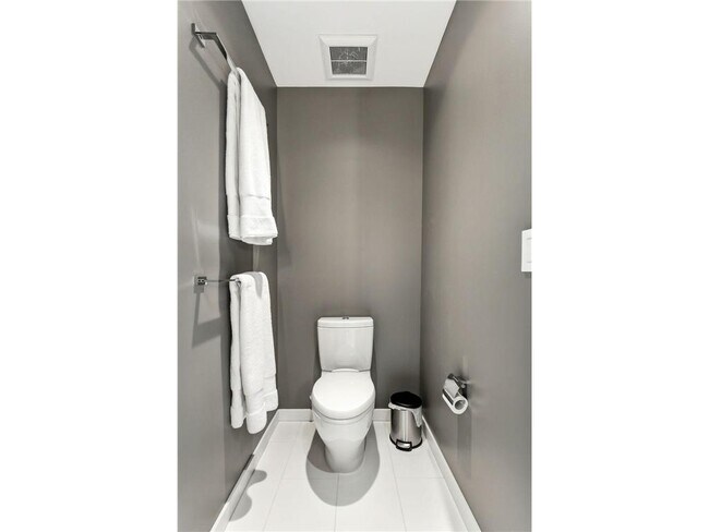Building Photo - 20650 Bayview Ct