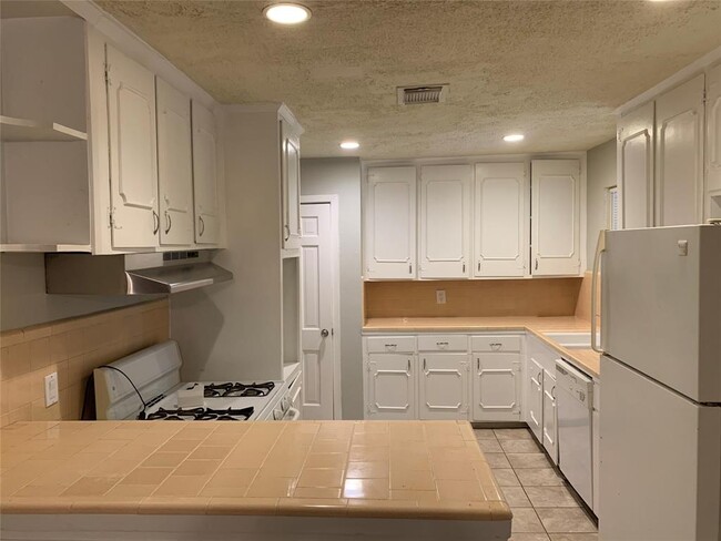 Building Photo - 8502 McAvoy Dr