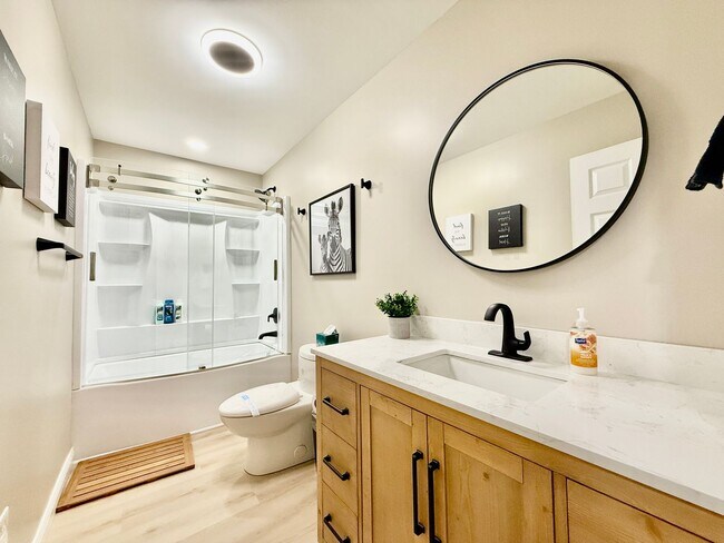 Building Photo - Brand new remodeled home in Monroe!