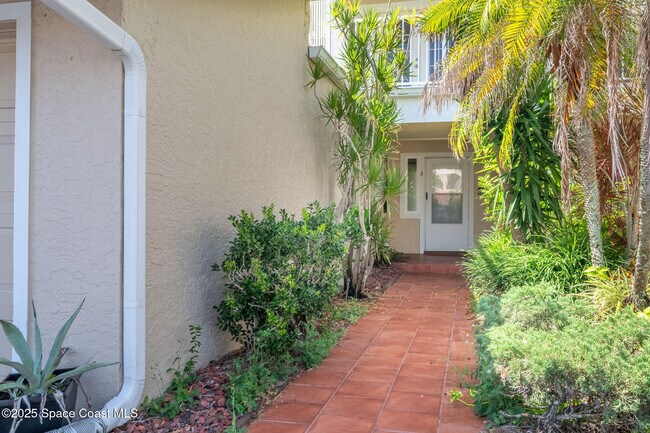 Building Photo - 105 La Costa St