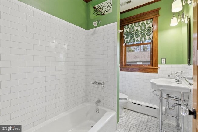 Building Photo - 2400 Valley Way