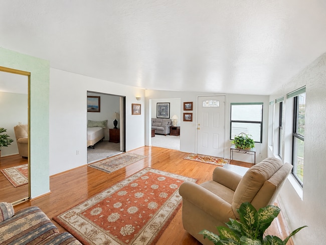 Building Photo - 4925 Summit Cir