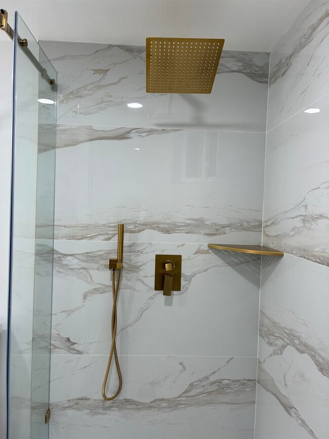 Building Photo - 716 11TH St