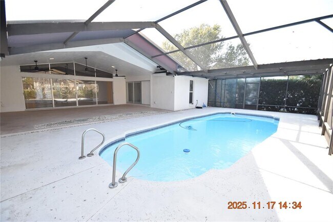 Building Photo - 705 Spanish Main Dr