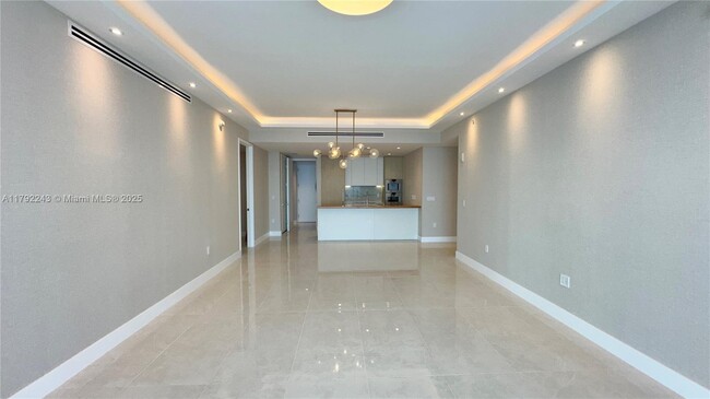Building Photo - 15701 Collins Ave