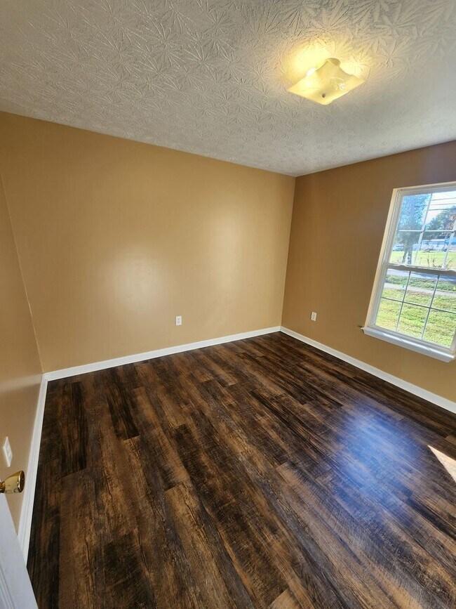 Building Photo - Spacious 2 bedroom 2 full bath first floor apartment for rent!!