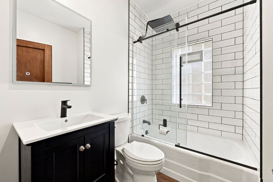 Building Photo - 1320 W 64th St