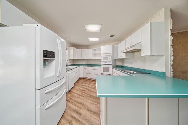 Building Photo - 15502 Kitty Hawk Dr
