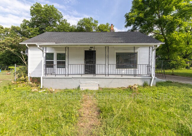 Building Photo - 2647 Selma Ave
