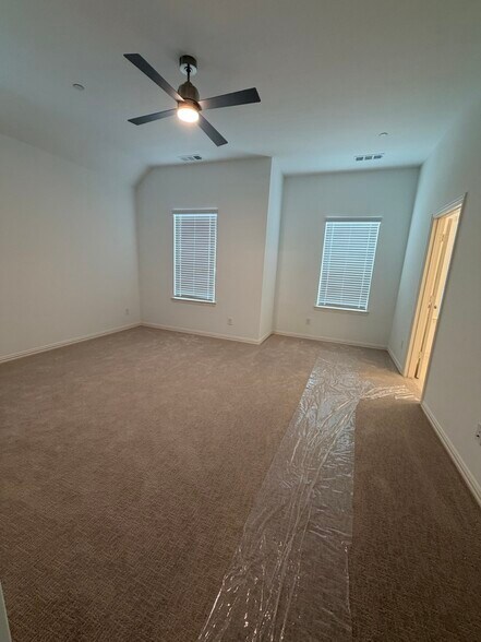 Master Bedroom - 4729 Spinner St