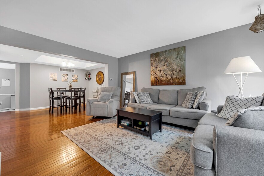 Living room - 37 Curry Ln