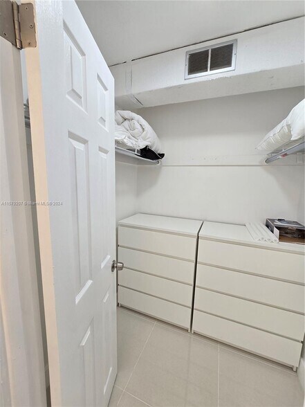 Building Photo - 401 Ocean Dr