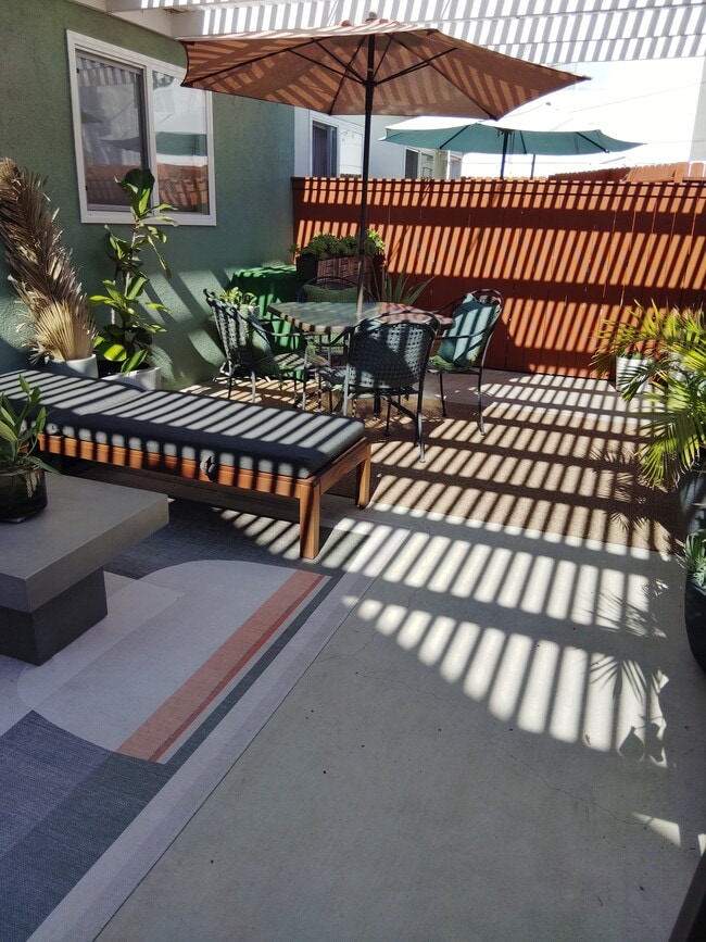 Private enclosed patio - 3138 Collier Ave