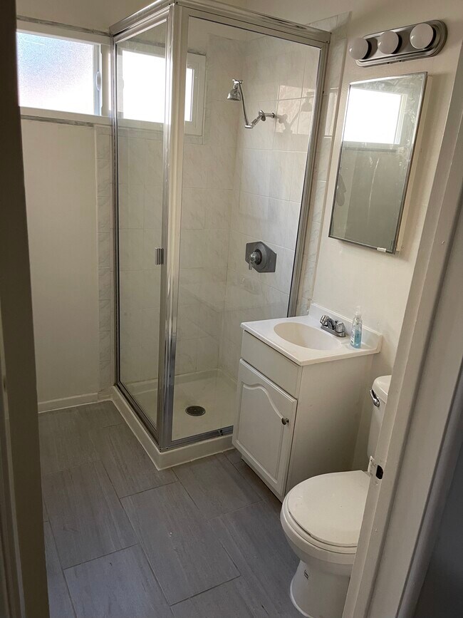 Building Photo - 11848 Mayfield Ave