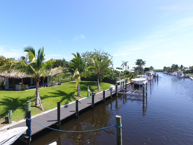 Building Photo - 8336 SE Palm St