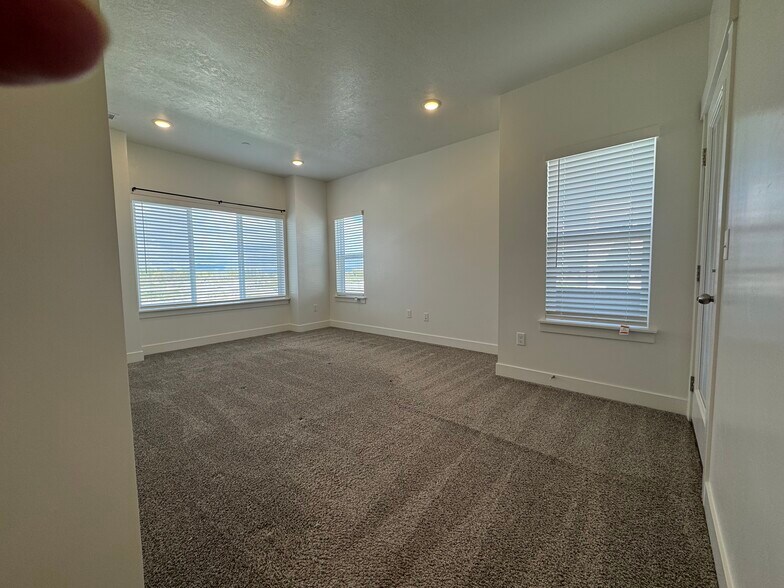 Building Photo - 3105 S 225 W