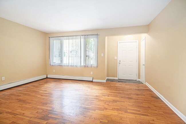 Building Photo - 392 Firwood St