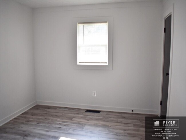 Building Photo - 807 City Lake Dr NW