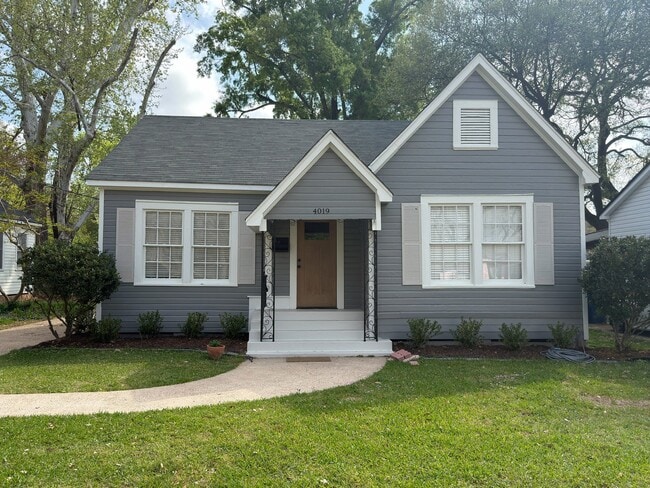 Building Photo - 4019 Akard Ave