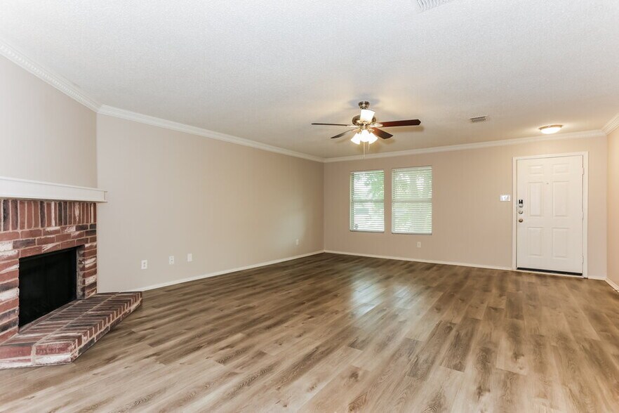 Building Photo - 2365 White Pine Dr