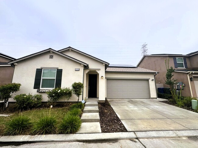 Primary Photo - 4324 N Sandrini Ave