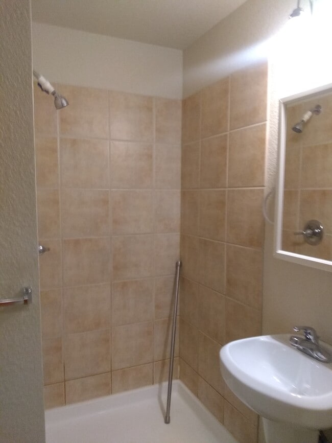 Building Photo - 2115 Jackson St