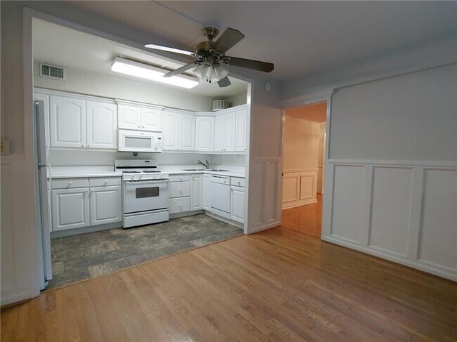 Building Photo - 76 Laurel Forest Cir NE