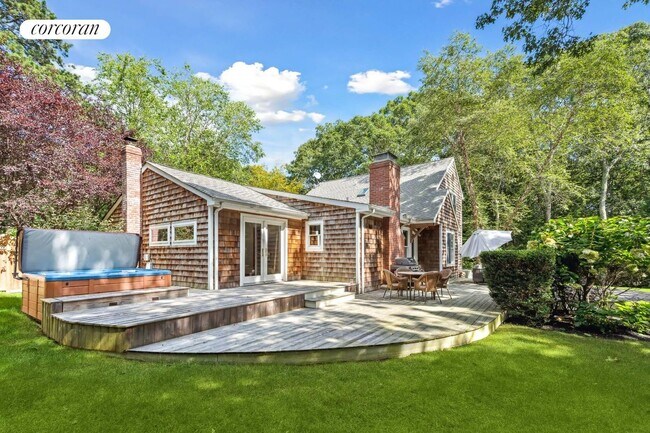 Building Photo - 563 Montauk Hwy